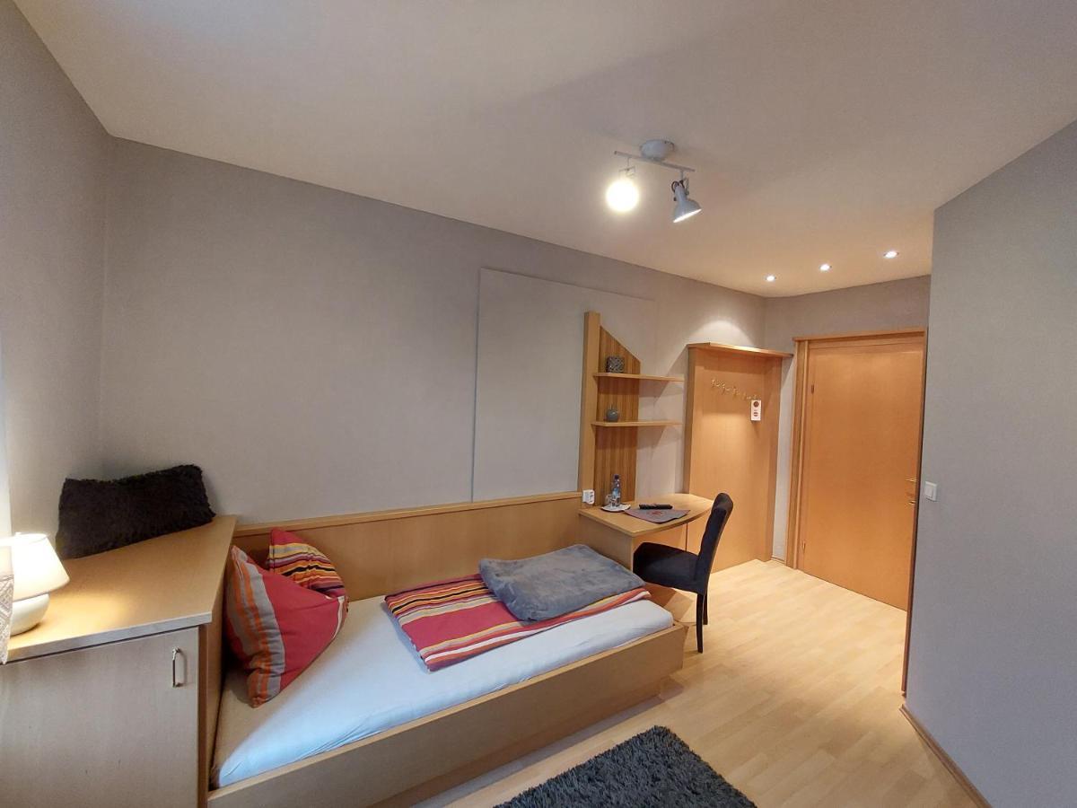 3 Raben - Leoben - Zimmer Fuer Geschaeftsreisende, Urlauber, Monteure Und Handwerker, Polski Pensjonat Austria Luaran gambar