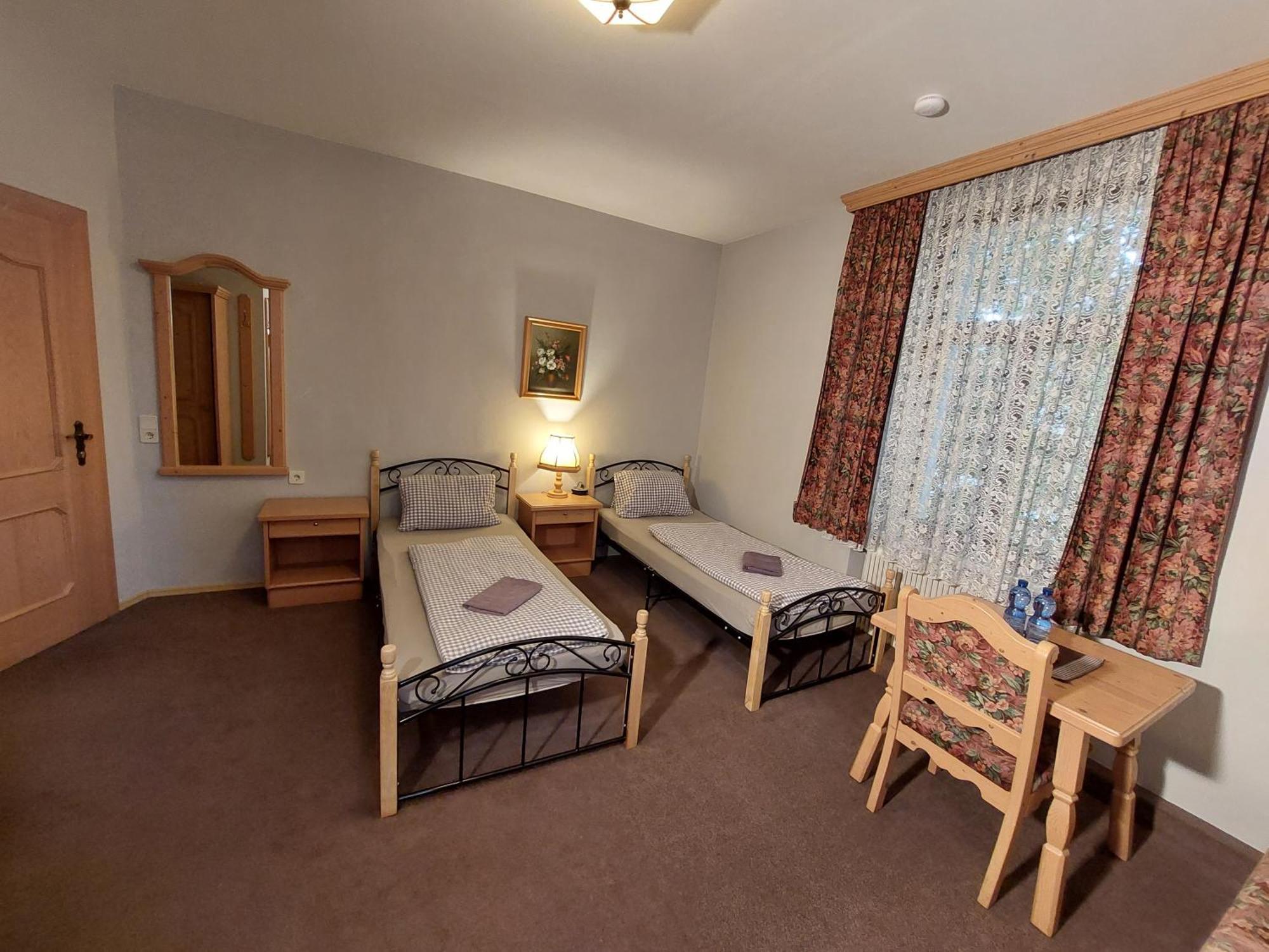 3 Raben - Leoben - Zimmer Fuer Geschaeftsreisende, Urlauber, Monteure Und Handwerker, Polski Pensjonat Austria Luaran gambar