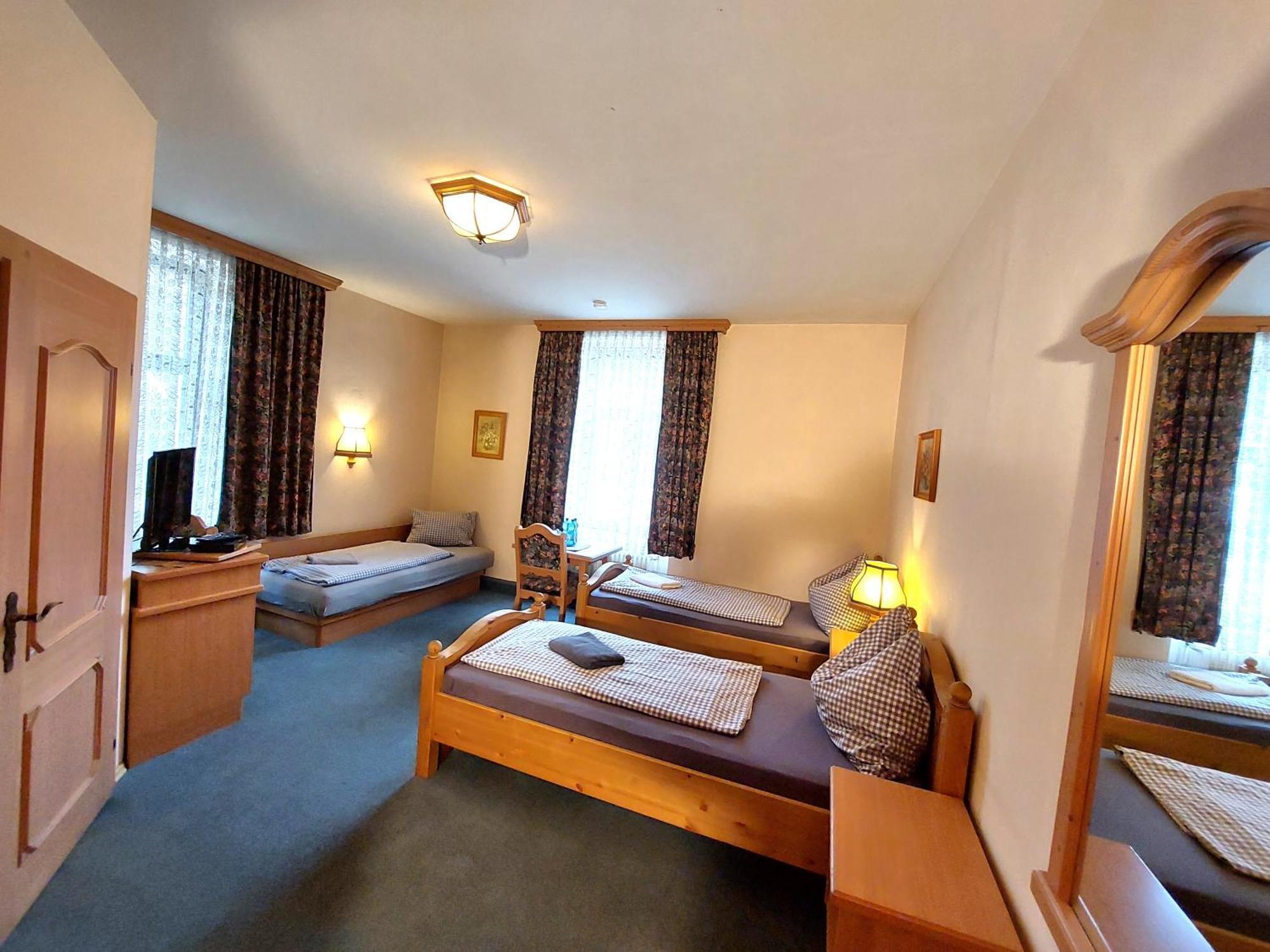3 Raben - Leoben - Zimmer Fuer Geschaeftsreisende, Urlauber, Monteure Und Handwerker, Polski Pensjonat Austria Luaran gambar